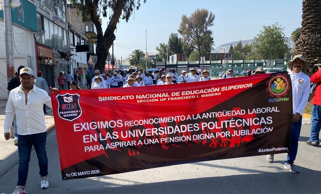 En la marcha participaron trabajadores sindicalizados y quienes laboran por horas | Foto: Luis Soriano