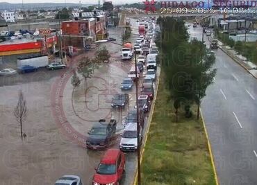 Lluvias provocan encharcamientos en Mineral de la Reforma; autoridades realizan labores de desfogue