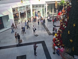 Afluencia en plazas comerciales de Pachuca durante el último día del Buen Fin