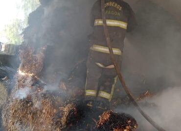 Incendio consume bodega con 800 pacas de zacate en Ixmiquilpan