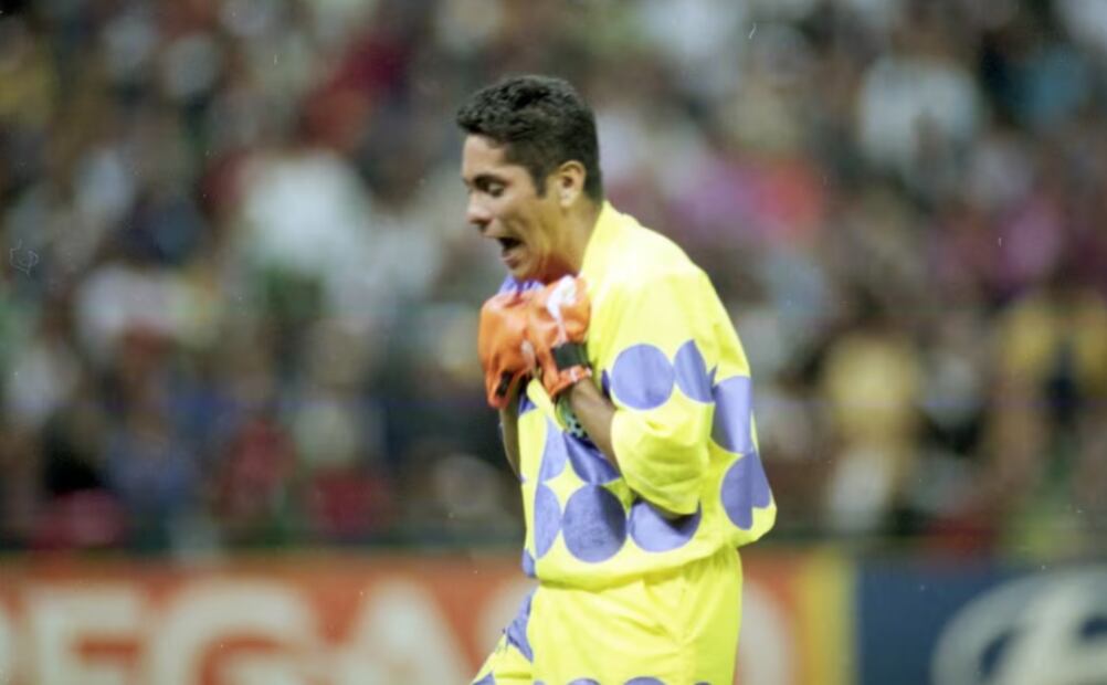 Jorge Campos en el duelo México-Brasil, 1999. La selección brasileña era campeona de la Copa Confederaciones 1997, por lo que estuvo cerca del bicampeonato. Foto: Jorge Ríos/Archivo EL UNIVERSAL.