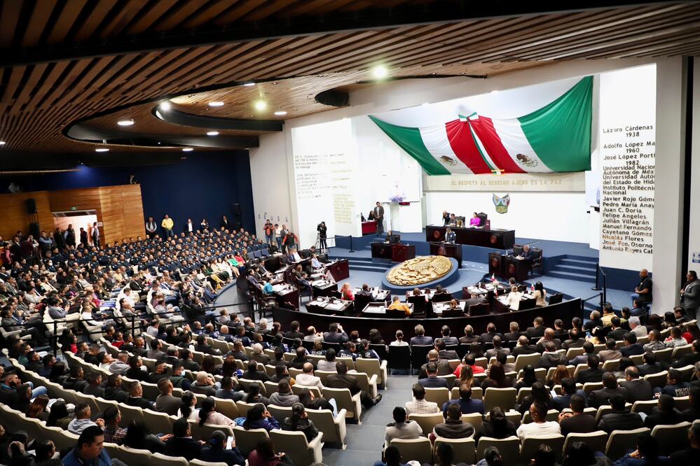 El secretario Salvador Cruz Neri comparece ante el Congreso del Estado de Hidalgo para presentar la Glosa del Primer Informe| Twitter: Seguridad Pública de Hidalgo