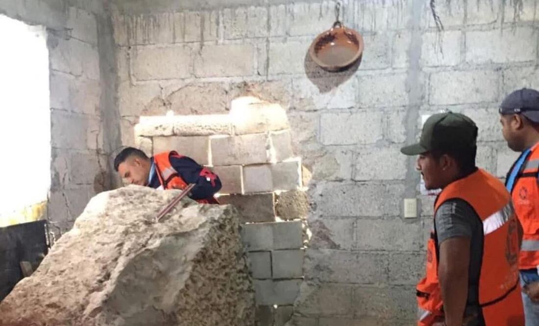 Una roca de más una tonelada cayó sobre una casa en el municipio de Metztitlán I Foto: Especial