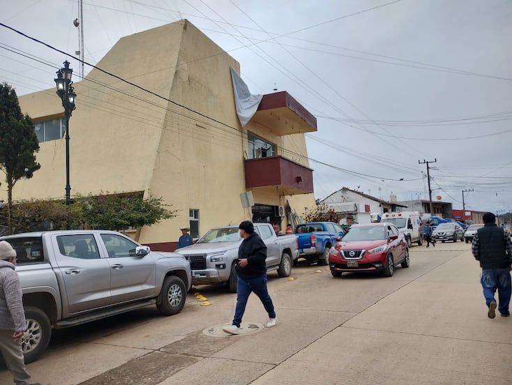 Roban dos motocicletas durante carnaval en Huautla; policías señalan falta de combustible