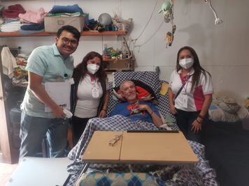 Personas con discapacidad emiten su voto anticipado desde sus hogares