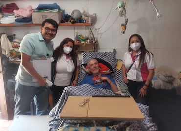 Personas con discapacidad emiten su voto anticipado desde sus hogares