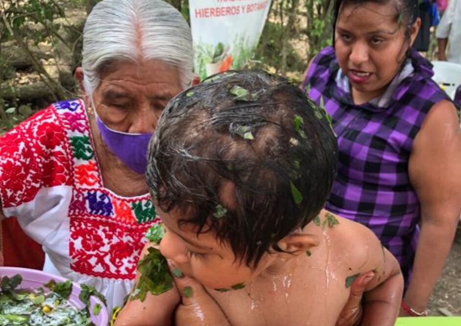 En la Huasteca Hidalguense, el 90 por ciento de las mujeres indígenas en estado de gestación hacen uso de las parteras tradicionales I Foto: Especial