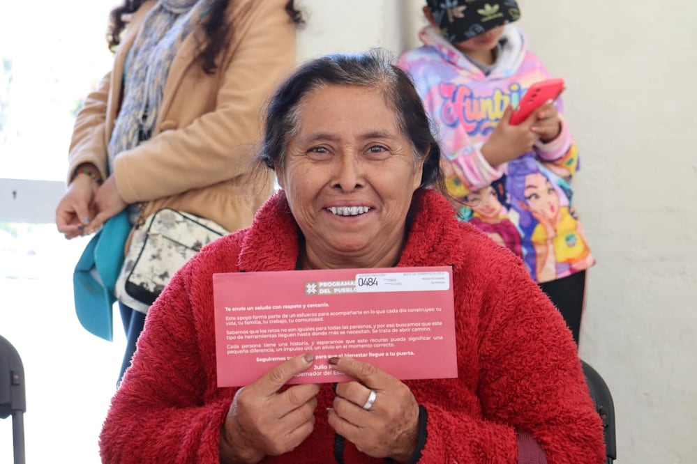 Continúa la entrega de apoyos a personas afectadas por la Vaguada Monzónica en diferentes municipios de Hidalgo  I  Foto: Secretaría del Bienestar Hidalgo