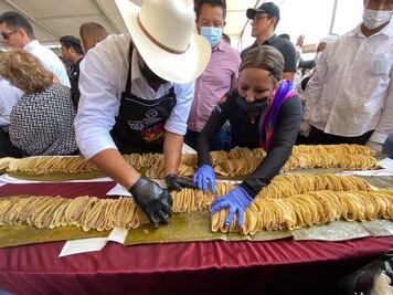 Actopan rompe récord mundial con la fila más larga de tacos de barbacoa durante su tradicional feria