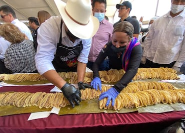 Actopan rompe récord mundial con la fila más larga de tacos de barbacoa durante su tradicional feria