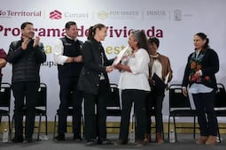 Sheinbaum entrega 240 viviendas y 577 condonaciones de crédito