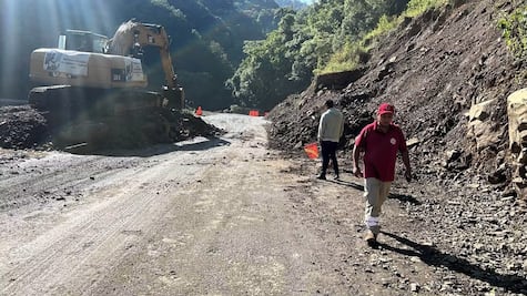 Lluvias provocan desprendimiento de rocas en carretera Tenango de Doria-San Bartolo