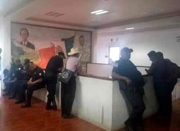 Corren a mandos policiacos de Huautla, tras manifestación de policías