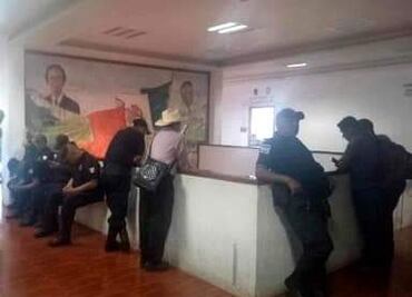Corren a mandos policiacos de Huautla, tras manifestación de policías