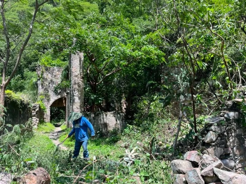 En el municipio de Nicolás Flores se realizan labores de rescate de las ruinas históricas de la fundidora conocida como Ferrería de Guadalupe, ubicada en la comunidad de Itatlaxco I Foto: Especial