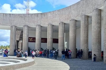 Vecinos de Acaxochitlán exigen pavimentación hidráulica ante retraso de obras