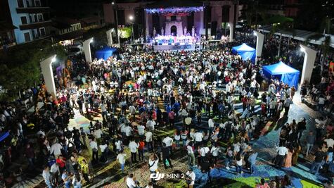 Miles de docentes se unen a la celebración de Xantolo