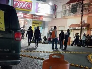 Pobladores de Ixmiquilpan bloquean calle frente a la presidencia; exigen agua potable