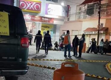 Pobladores de Ixmiquilpan bloquean calle frente a la presidencia; exigen agua potable