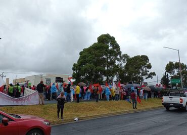 Antorcha se manifiesta a unos metros del recinto ferial