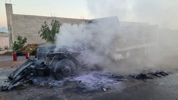 Cabina de una camioneta repartidora de gas se incendia en Tula