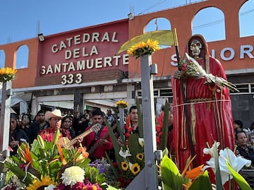 Procesión de la Santa Muerte recorre las calles de Pachuca entre devoción y tradición