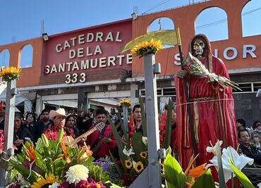 Procesión de la Santa Muerte recorre las calles de Pachuca entre devoción y tradición