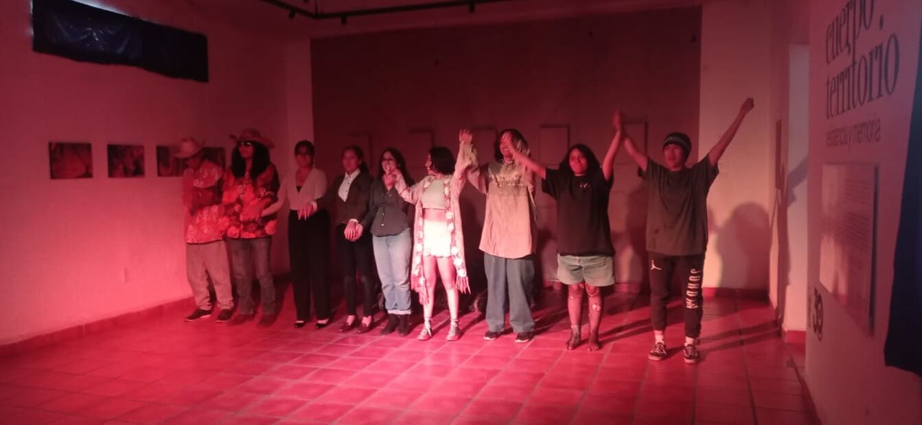 Estudiantes paristas del IDA presentan la obra Camino a Tim-Boc-Tu | Foto: Especial