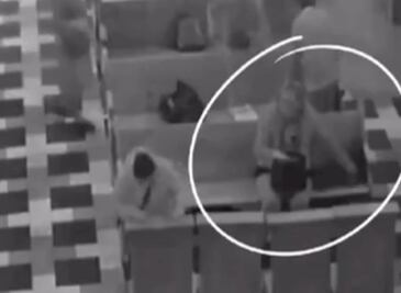 Video: Roba mujer dinero y teléfono celular en Iglesia de Tizayuca