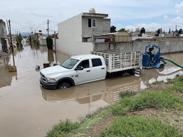 Narran vecinos pesadilla por inundaciones en Los Tuzos