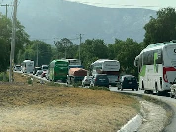 Campesinos bloquean carretera federal a la altura de El Arenal