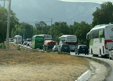 Campesinos bloquean carretera federal a la altura de El Arenal