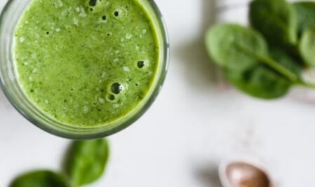 El batido verde para tomar en ayunas y reducir los niveles de azúcar en la sangre de forma efectiva