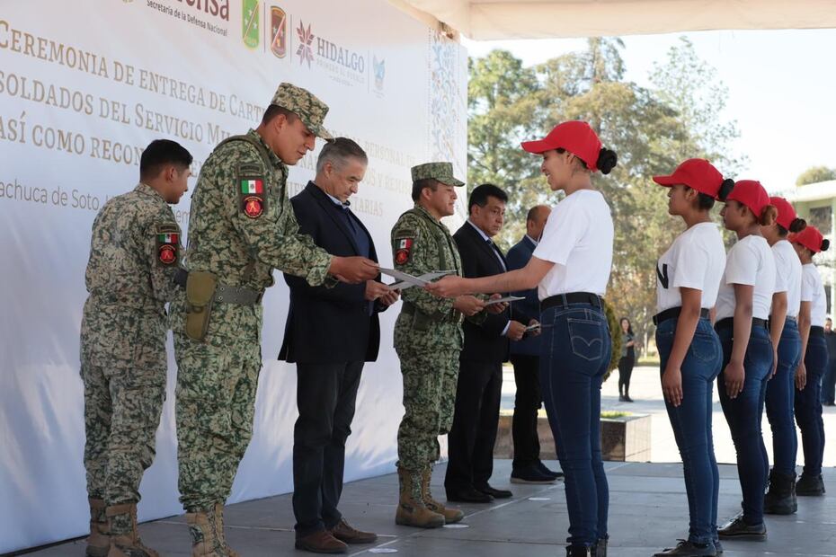 Entregan cartillas y hojas de liberación a 378 soldados del Servicio Militar Nacional en Pachuca | Foto: Luis Soriano