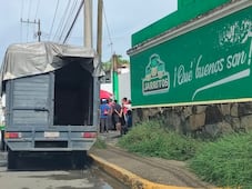 Habitantes de Itzocatl Atlapexco toman empresa refresquera en Huejutla
