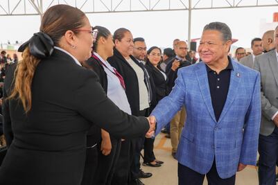 Entrega Menchaca Salazar instalaciones del CEMSaD y 302 basificaciones a docentes