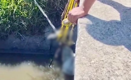 Hallan cuerpo encobijado y atado en canal de aguas negras en Tula