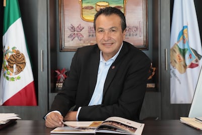 Álvaro Bardales formaliza su registro para encabezar la Auditoría Superior de la Federación