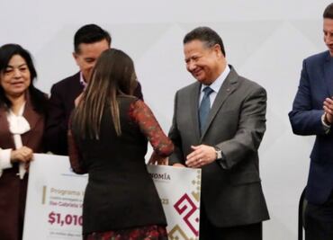 Entrega Menchaca créditos  en beneficio de empresas locales