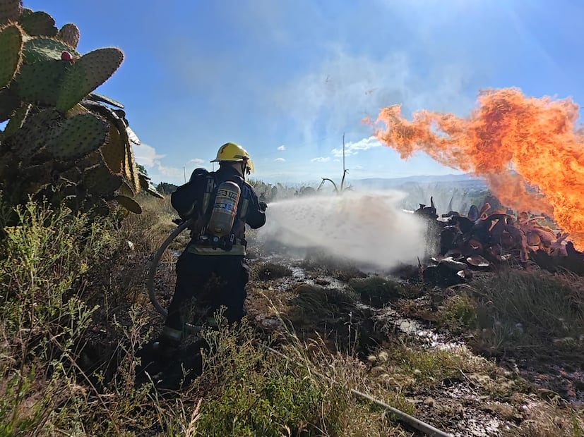 Incendio registrado el día de hoy en Xolostitla de Morelos, municipio de Epazoyucan I Foto: SSH
