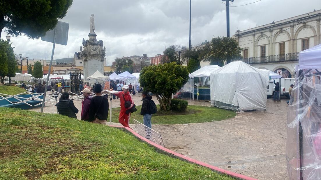 Comerciantes ambulantes exigen igualdad de condiciones para vender en el centro de Pachuca | Foto: Giovanny Flores
