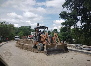 Reparan de nuevo tramo Huejutla–Macuxtepetla tras colapso, a menos de 15 días de ser intervenido