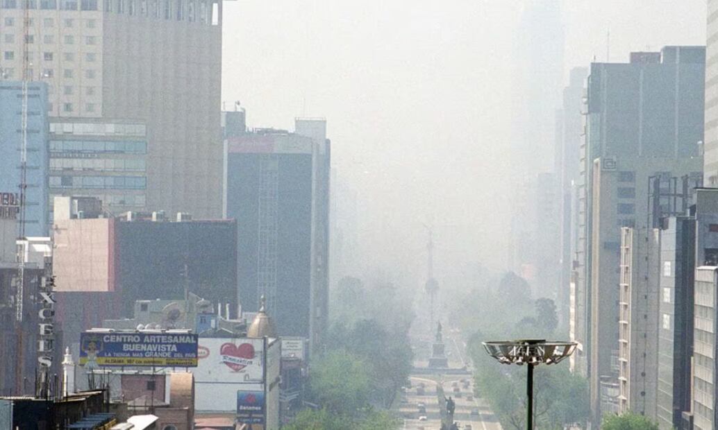 La Ciudad de México tiene características territoriales que influyen en los niveles de contaminación, como su altitud de 2 mil 200 metros sobre el nivel del mar y su cercanía con montañas, lo que impide la disipación de contaminantes. Foto: Jorge Serratos/EL UNIVERSAL.