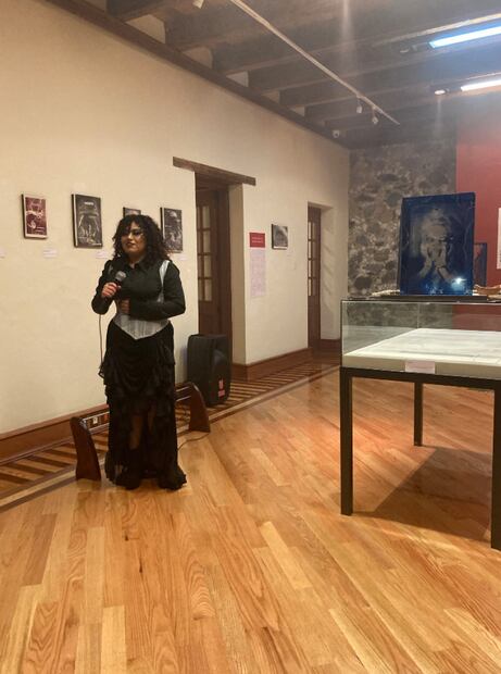 Rubí Sánchez resignifica la figura de la bruja en una exposición que invita a cuestionar los estigmas | Foto: UAEH