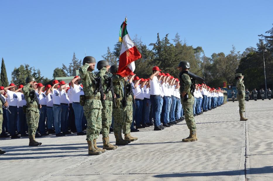 Dan bienvenida a nuevos reclutas en la Zona Militar de Pachuca | Foto: Especial