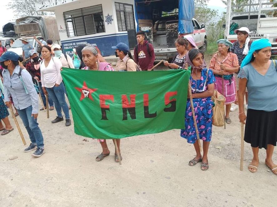 La semana pasada integrantes de esta misma organización, pero en los límites de Hidalgo y Veracruz, efectuaron la quema de 4 vehículos sobre la carretera Chapopote- Tecoluco.