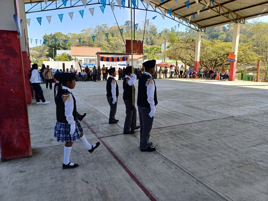 Facebook: Primaria Indígena "Benito Juárez" Hueytlale