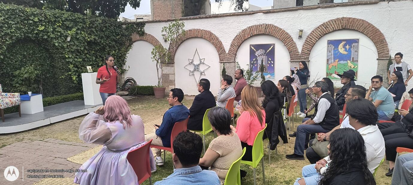 Presentan en Pachuca el libro de la activista Kenya Cuevas | Facebook: Casa de las Muñecas Tiresias A.C. Nacional