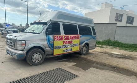 Vecinos de fraccionamiento en Tizayuca bloquean vialidad exigiendo mejoras a las vialidades