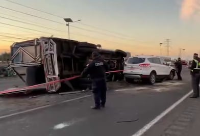 Volcadura deja dos muertos sobre la autopista México-Pachuca; se registra intensa carga vehicular